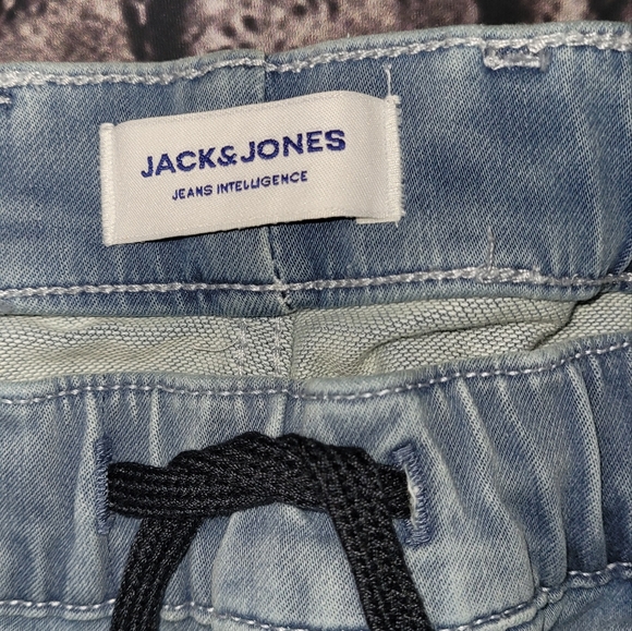 Mens Jack & Jones reg fit jjrick jjdash elast shorts denim light wash - Picture 5 of 14